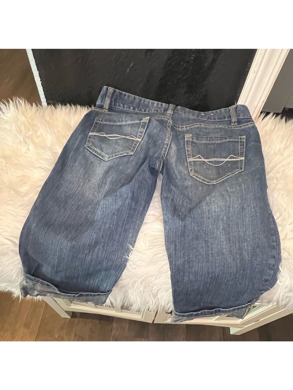 Women’s Size 3 Mossimo Bermuda Denim Shorts.